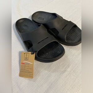 Spenco  Black Slide Sandals Comfort Rubber Size Men’s 9 Womens 10 NWT
